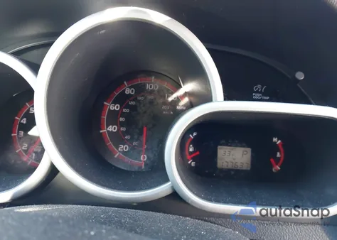 2011 Toyota Matrix z USA, uszkodzony, nr VIN 2T1KU4EE4BC682625